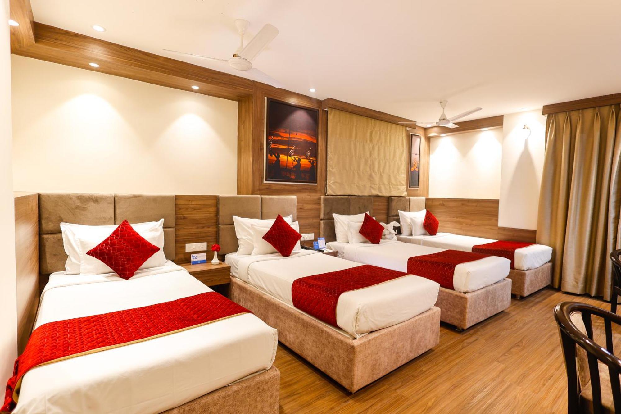 Hotel Dolphin International Varanasi Exterior foto