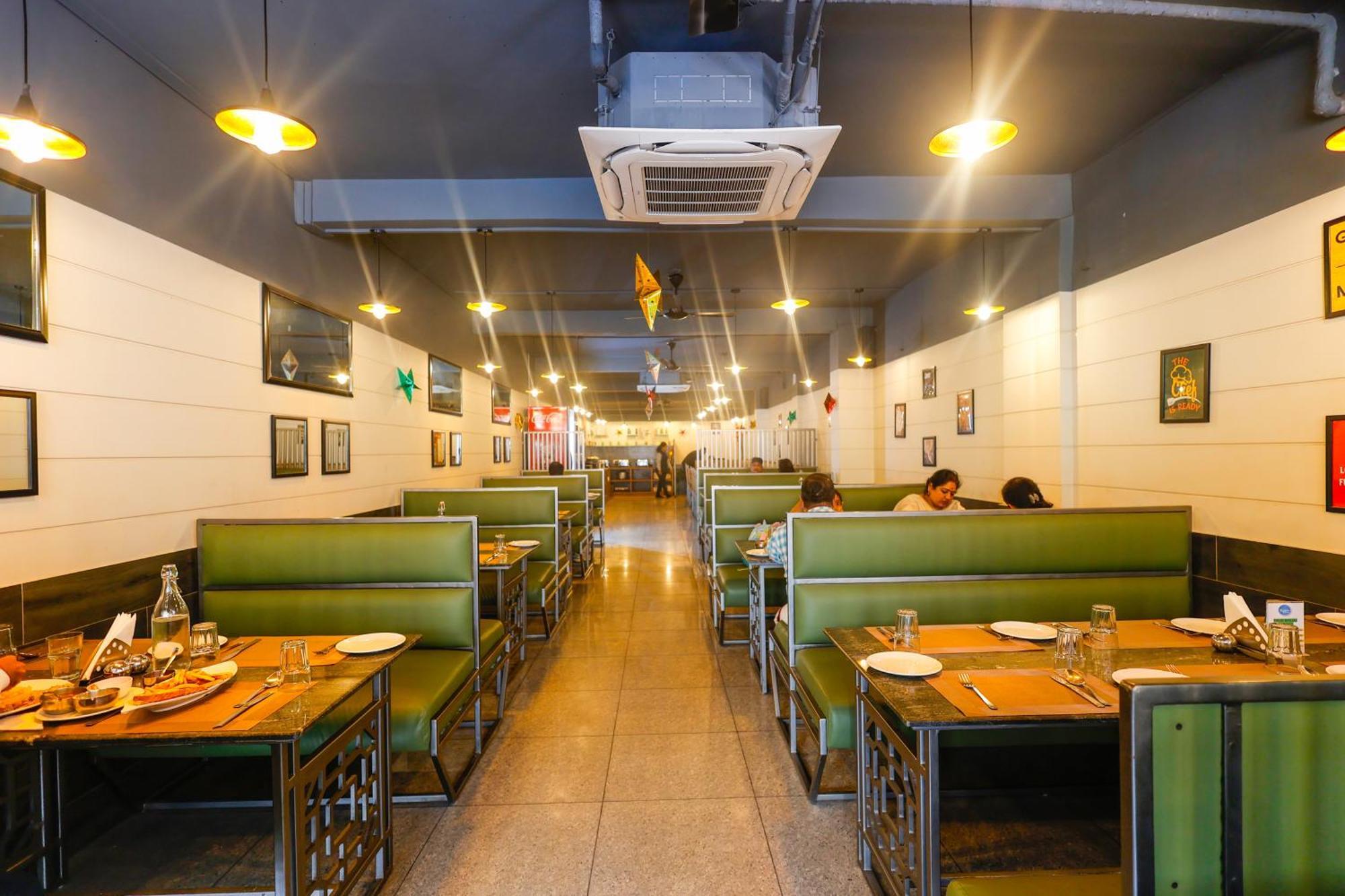 Hotel Dolphin International Varanasi Exterior foto