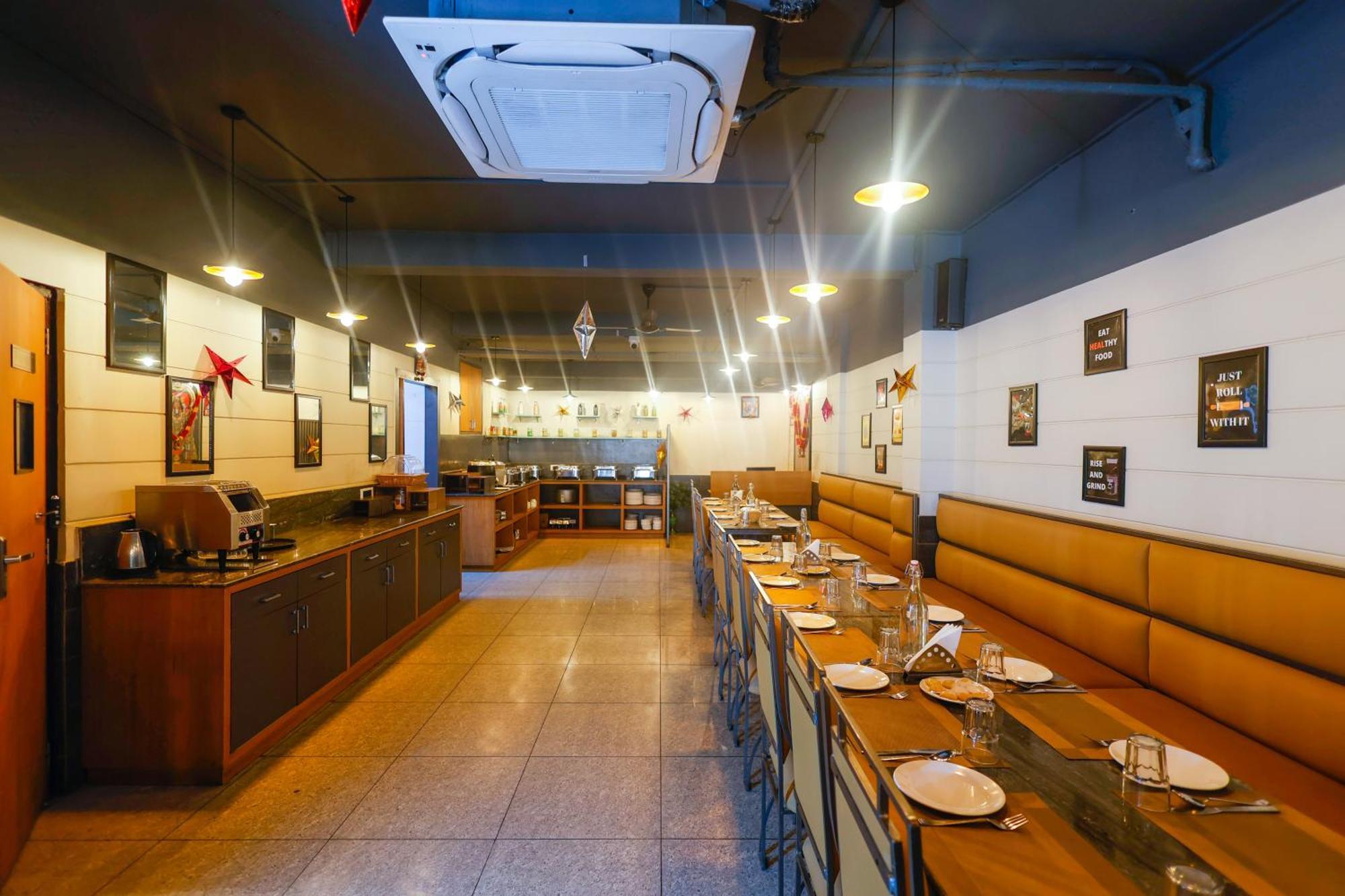 Hotel Dolphin International Varanasi Exterior foto