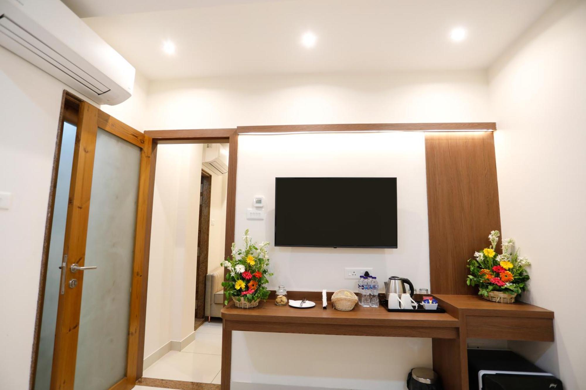 Hotel Dolphin International Varanasi Exterior foto