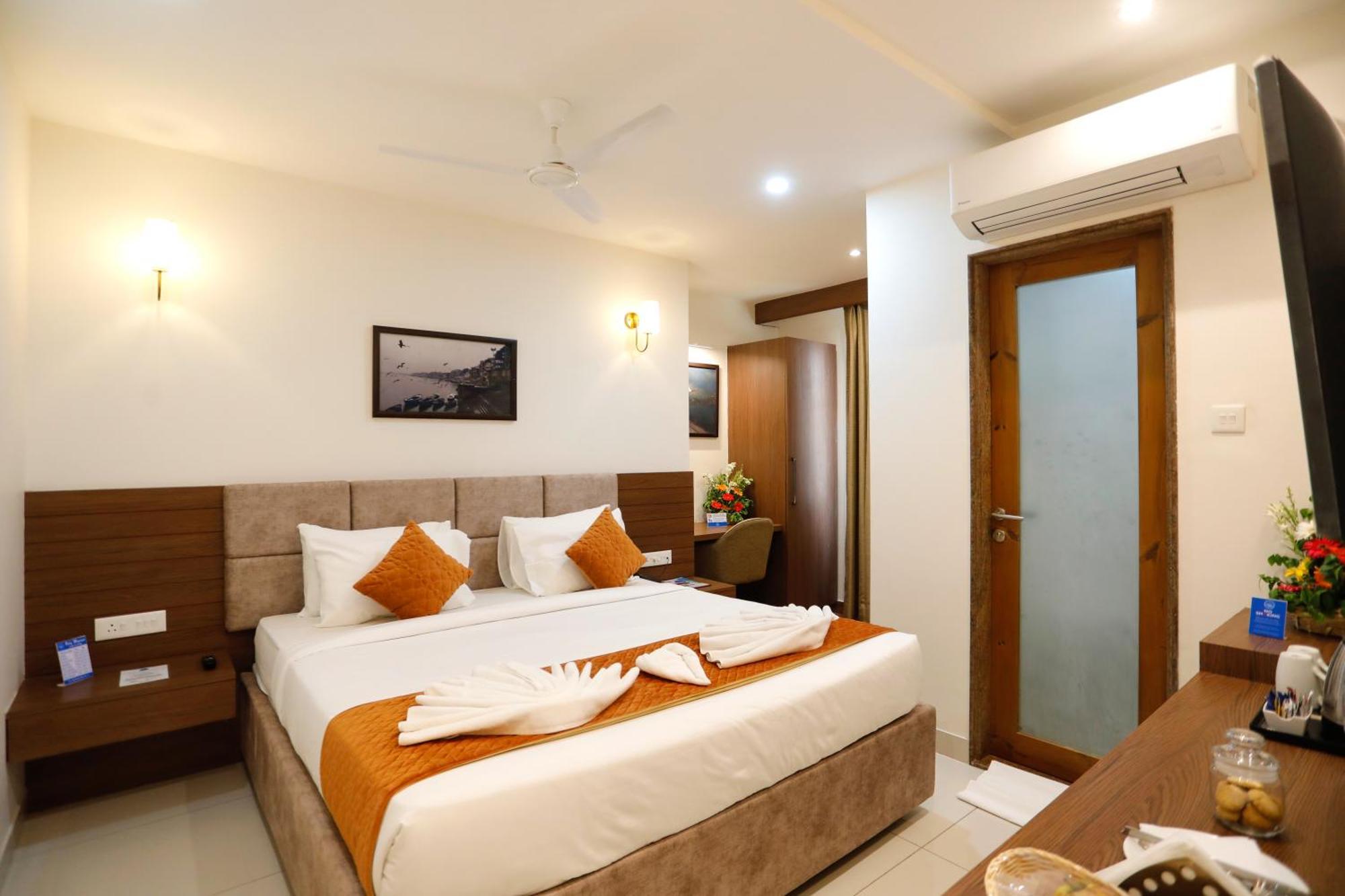 Hotel Dolphin International Varanasi Exterior foto
