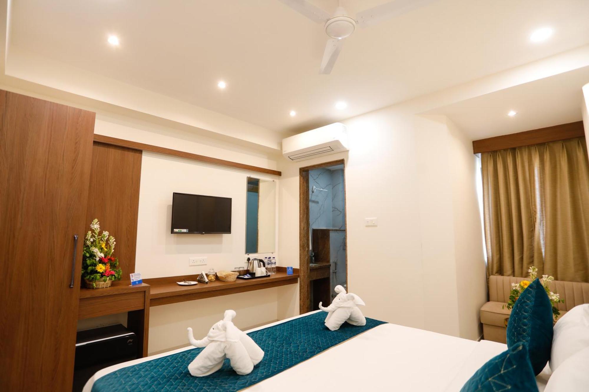 Hotel Dolphin International Varanasi Exterior foto